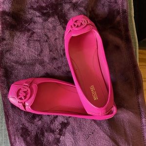 Michael Kors hot pink flat size 8